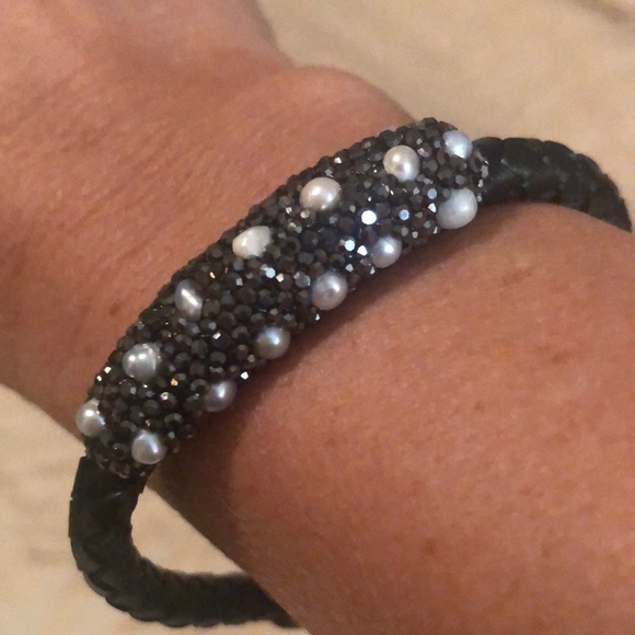 Black Rhinestone and Faux Pearl Bracelet - Picture 5 of 5